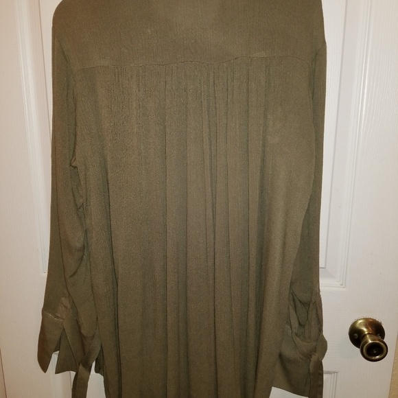 Top - Picture 2 of 2